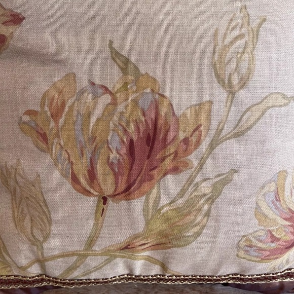 RAYMOND WAITES New Never Used Vtg 16” Decorative Throw Pillow Tulip Floral NICE! - Picture 6 of 10